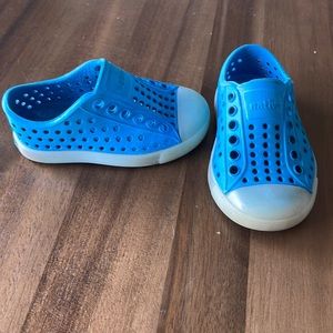 Blue glow in the dark Natives! Size Toddler 4